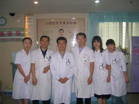 <a href='http://www.99-jk.com/html/zx/index.html'><u>整形</u></a>者最爱章子怡鼻子 病态美学愁煞专家(图)