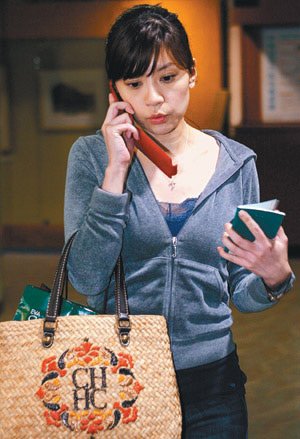 贾静雯脱口而出“我们夫妻俩” 女儿电话说想妈
