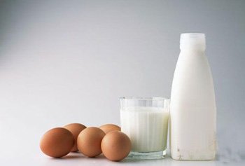 窍门:牛奶妙用自制<a href='http://www.99-jk.com/html/mr/index.html'><u>美容</u></a>方法