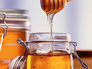 省钱<a href='http://www.99-jk.com/html/mr/index.html'><u>护肤</u></a> 3招蜂蜜养颜法