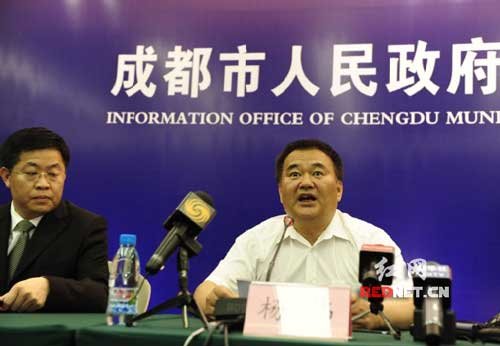 组图:成都通报内地首例甲型H1N1流感疑似病例