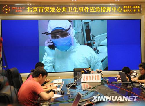 温家宝看望北京确诊甲型流感患者和医护人员