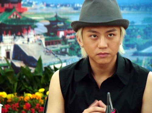 邓超代言“金鸡百花” 承诺为南昌电影不遗余力