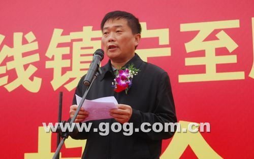 组图:国内跨度最大的钢桁梁悬索桥胜利合龙
