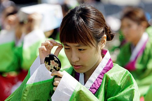 组图：韩国为少女举行成人仪式