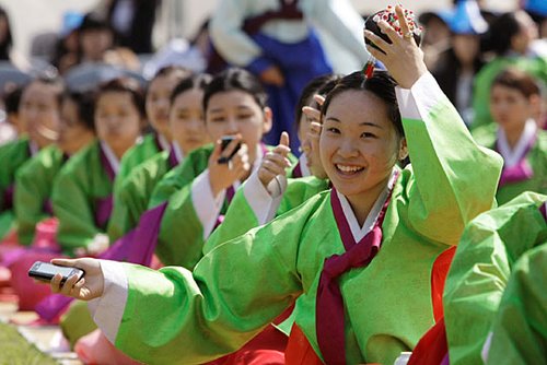 组图：韩国为少女举行成人仪式