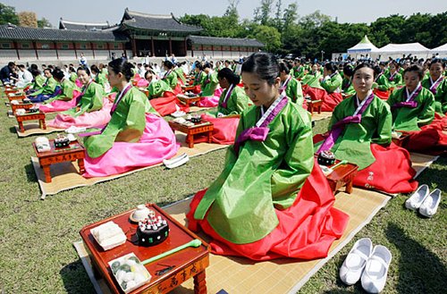 组图：韩国为少女举行成人仪式