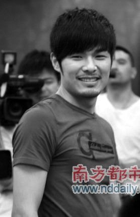 《雷人男友》成都开机 “山寨”明星一起雷人