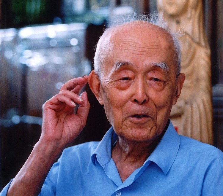 2002年8月12日，国学大师季羡林91岁时在北大的家中。