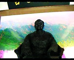 山东村官千万巨款修祖坟建祠堂(组图)
