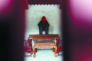 官员被指毁林数百亩为母建豪华墓和祠堂(图)