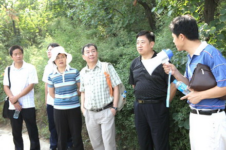 北京植物病理学会、北京市林业保护站联合开展黄栌枯萎病考察活动