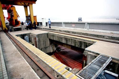 三峡水域已打捞出2个非危化品集装箱