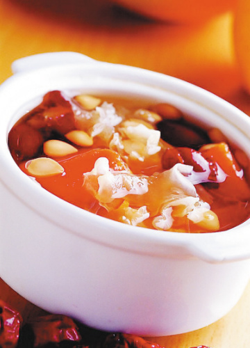 冬季常吃银耳可降血压防血栓(含食谱)