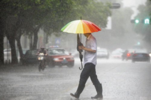 广东多地普降强酸雨 专家称不会导致皮肤癌