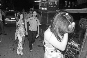 南京“最安全”夜总会被端 数百市民围观(图)