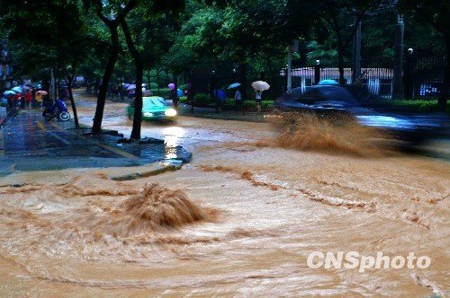 南方遭入汛以来第十轮强降雨袭击 十省区大到暴雨
